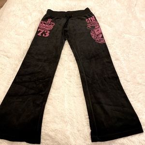 🔥SOLD🔥SINFUL VELOUR STRAIGHT PANTS WITH SIMPLE DESIGN ON THE SIDES BLACK SZ S